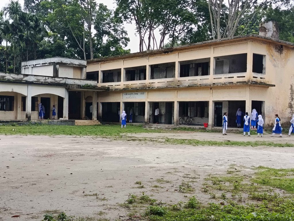 বিদ্যালয় আঙ্গীনা